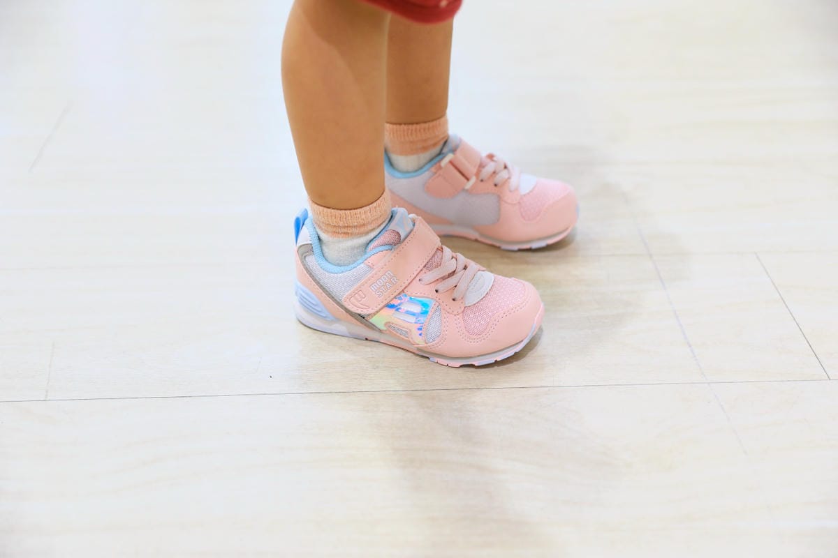 親子育兒|買童鞋就要到到童鞋專賣店,專業協助選鞋服務,讓孩子愛上走路的好鞋!布布童鞋(新莊店)0到12歲鞋款最多的童鞋專賣店 - 第7張圖 親子育兒|買童鞋就要到到童鞋專賣店,專業協助選鞋服務,讓孩子愛上走路的好鞋!布布童鞋(新莊店)0到12歲鞋款最多的童鞋專賣店