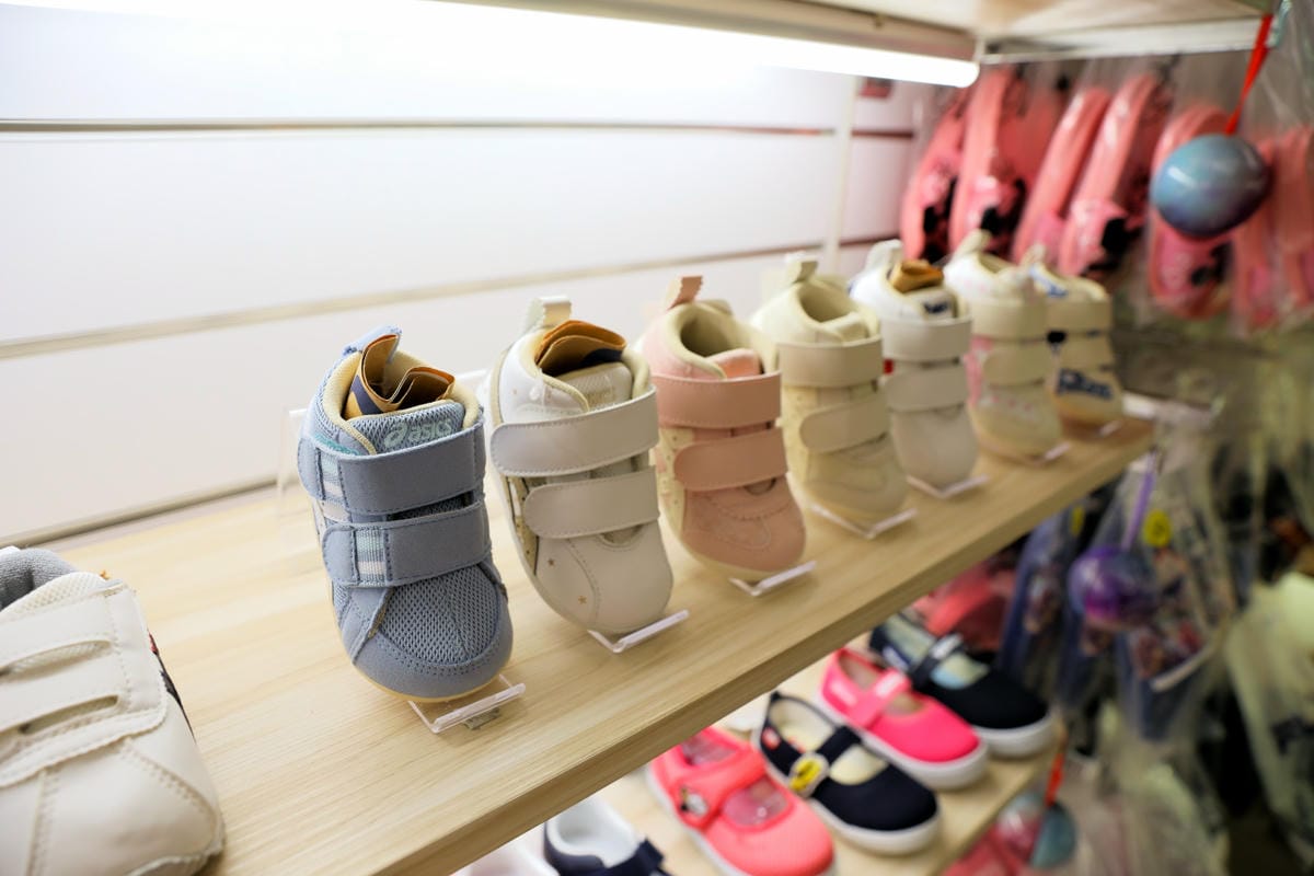 親子育兒|買童鞋就要到到童鞋專賣店,專業協助選鞋服務,讓孩子愛上走路的好鞋!布布童鞋(新莊店)0到12歲鞋款最多的童鞋專賣店 - 第22張圖 親子育兒|買童鞋就要到到童鞋專賣店,專業協助選鞋服務,讓孩子愛上走路的好鞋!布布童鞋(新莊店)0到12歲鞋款最多的童鞋專賣店