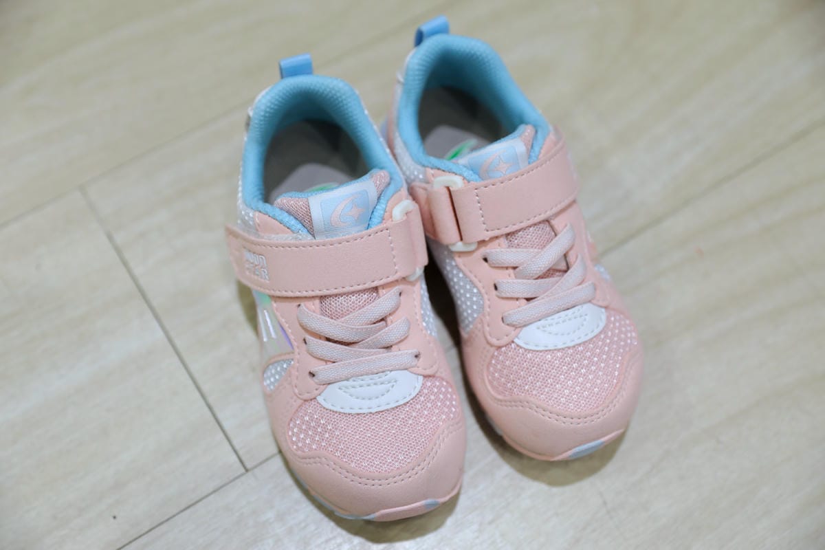 親子育兒|買童鞋就要到到童鞋專賣店,專業協助選鞋服務,讓孩子愛上走路的好鞋!布布童鞋(新莊店)0到12歲鞋款最多的童鞋專賣店 - 第28張圖 親子育兒|買童鞋就要到到童鞋專賣店,專業協助選鞋服務,讓孩子愛上走路的好鞋!布布童鞋(新莊店)0到12歲鞋款最多的童鞋專賣店