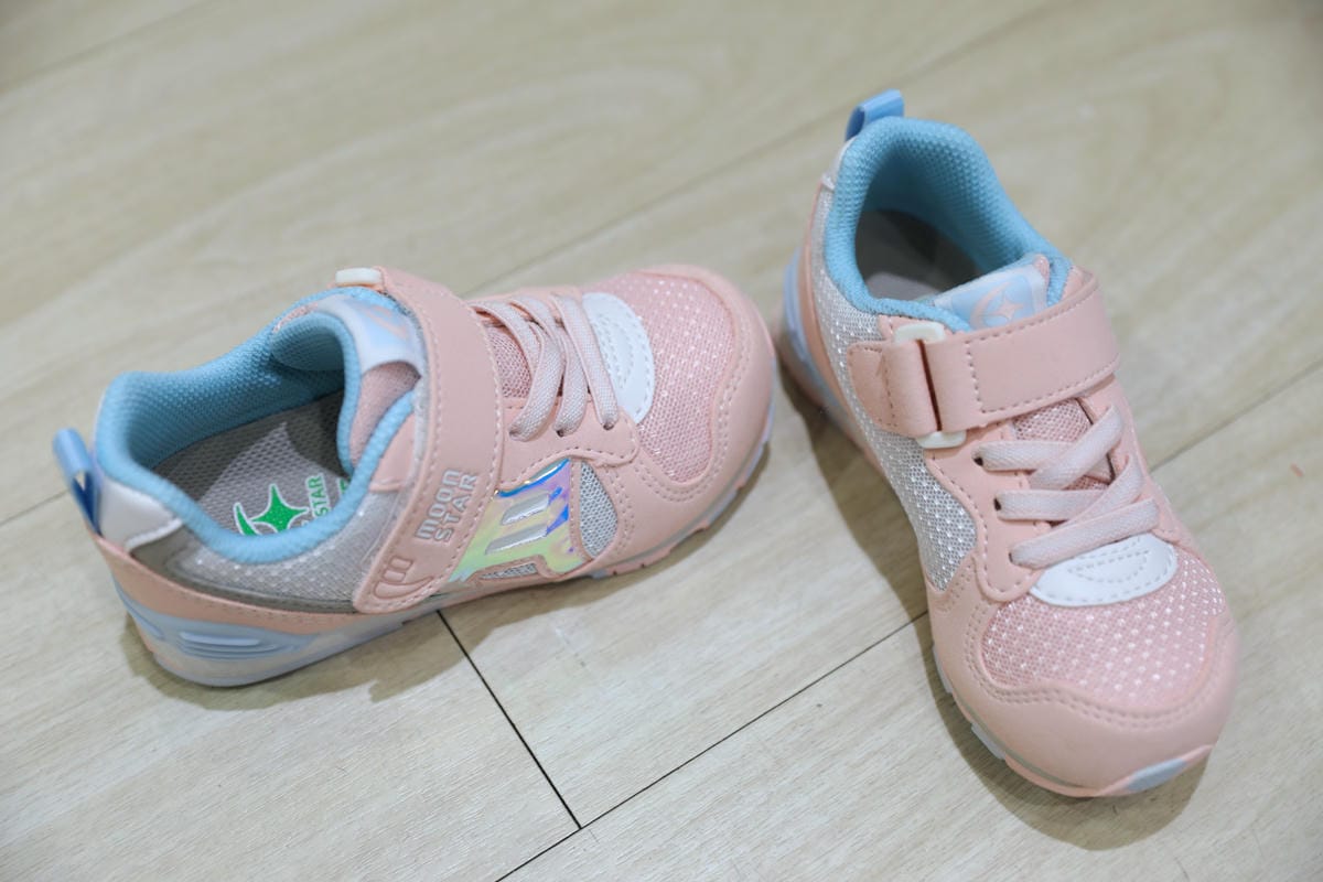 親子育兒|買童鞋就要到到童鞋專賣店,專業協助選鞋服務,讓孩子愛上走路的好鞋!布布童鞋(新莊店)0到12歲鞋款最多的童鞋專賣店 - 第29張圖 親子育兒|買童鞋就要到到童鞋專賣店,專業協助選鞋服務,讓孩子愛上走路的好鞋!布布童鞋(新莊店)0到12歲鞋款最多的童鞋專賣店