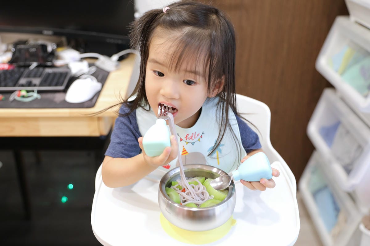 親子育兒|HiBEBE親子購物 little.b 寶寶學習吸盤碗(316不銹鋼碗) 幼兒學習餐具推薦! - 第13張圖 親子育兒|HiBEBE親子購物 little.b 寶寶學習吸盤碗(316不銹鋼碗) 幼兒學習餐具推薦!