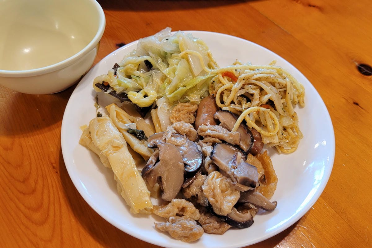 南投住宿｜溪頭民宿推薦！金台灣山莊 一泊二食小木屋+螢火蟲專案 每年4~6月賞螢導覽活動