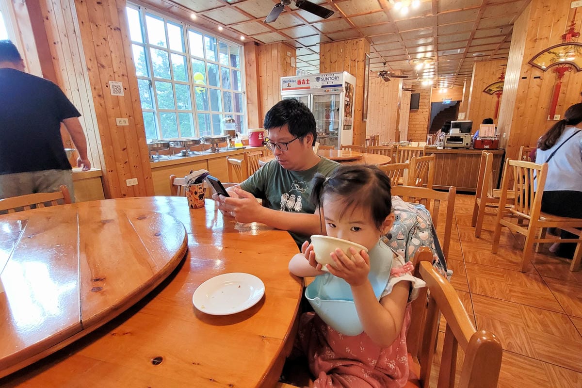南投住宿｜溪頭民宿推薦！金台灣山莊 一泊二食小木屋+螢火蟲專案 每年4~6月賞螢導覽活動