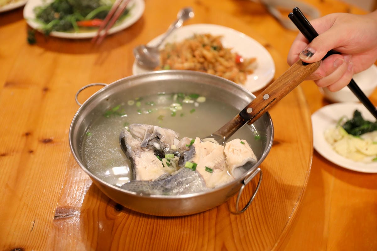 南投住宿｜溪頭民宿推薦！金台灣山莊 一泊二食小木屋+螢火蟲專案 每年4~6月賞螢導覽活動