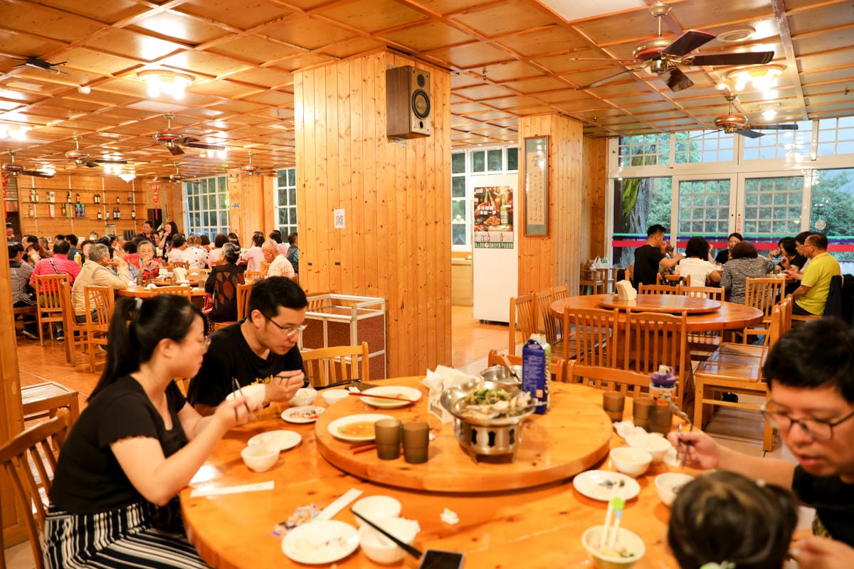 南投住宿｜溪頭民宿推薦！金台灣山莊 一泊二食小木屋+螢火蟲專案 每年4~6月賞螢導覽活動