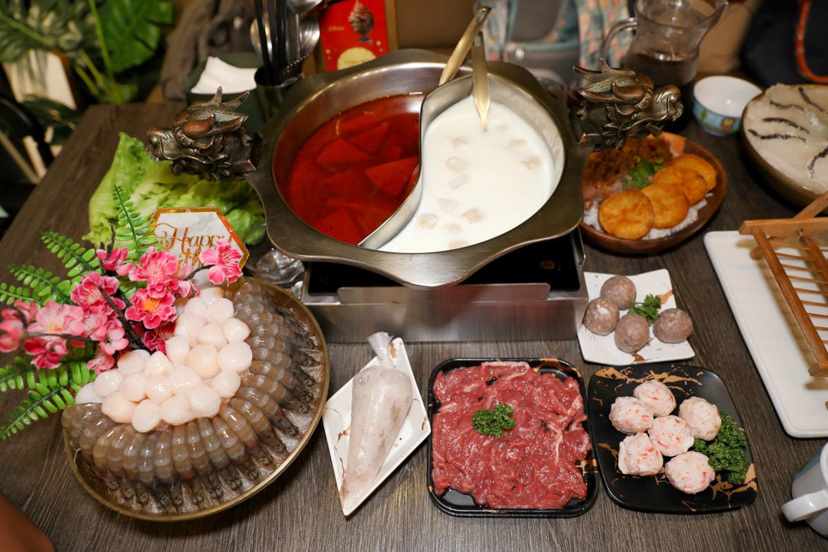 台北食記｜台北車站麻辣火鍋 瓦法奇朵 麻辣W.Bar 四川龍府麻辣鴛鴦火鍋 台北車站生日聚餐優惠推薦！