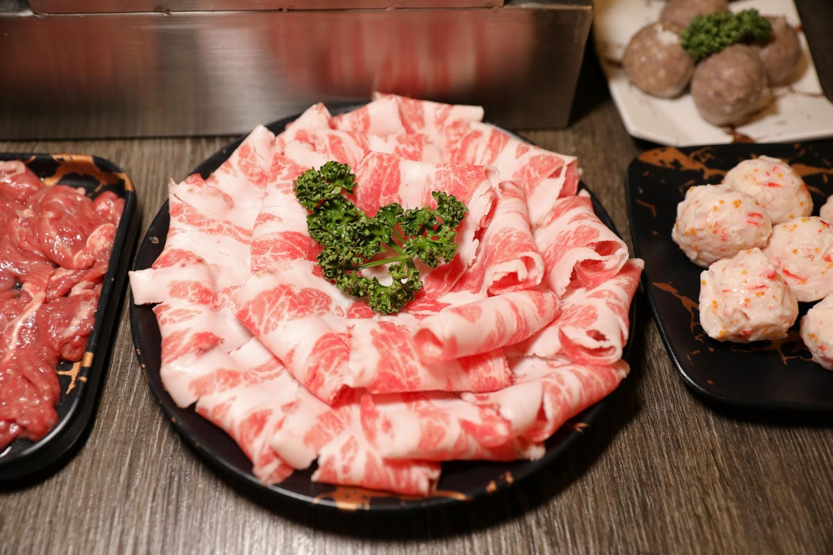 台北食記｜台北車站麻辣火鍋 瓦法奇朵 麻辣W.Bar 四川龍府麻辣鴛鴦火鍋 台北車站生日聚餐優惠推薦！