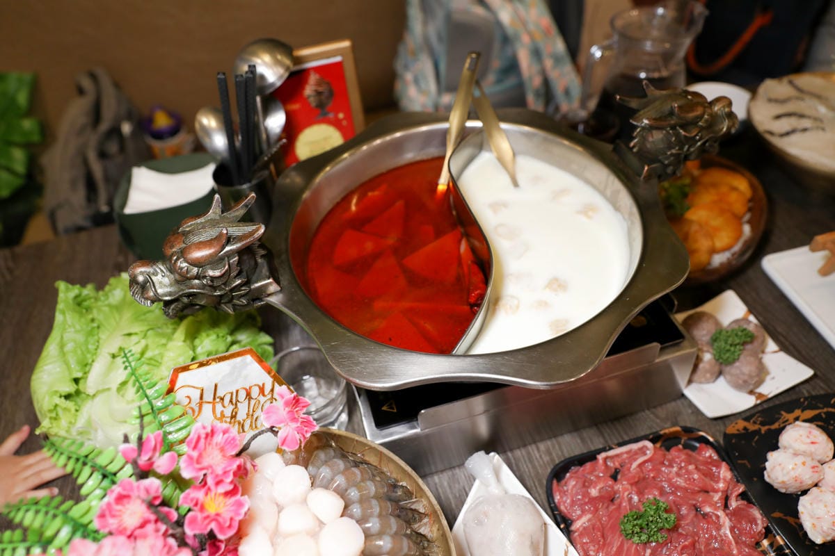 台北食記｜台北車站麻辣火鍋 瓦法奇朵 麻辣W.Bar 四川龍府麻辣鴛鴦火鍋 台北車站生日聚餐優惠推薦！
