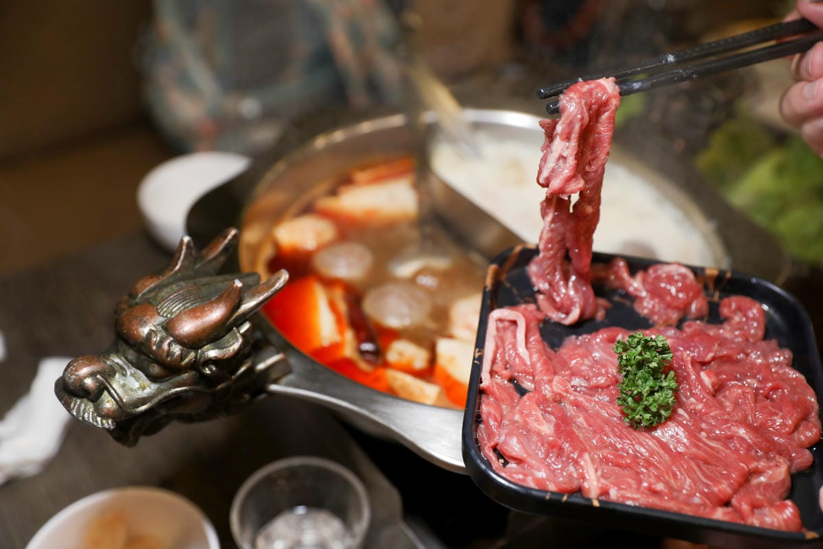 台北食記｜台北車站麻辣火鍋 瓦法奇朵 麻辣W.Bar 四川龍府麻辣鴛鴦火鍋 台北車站生日聚餐優惠推薦！