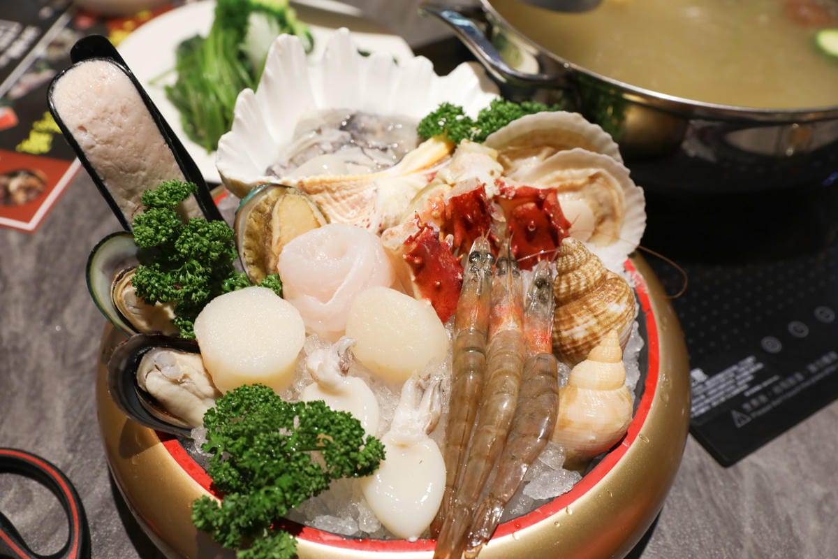 桃園食記｜食鍋性也 海鮮鍋物 青埔美食、親子友善餐廳、火鍋推薦！海鮮蛤蜊湯頭+199升級肉品吃到飽