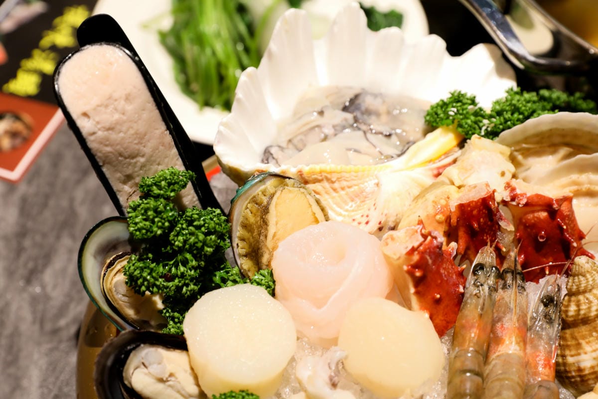 桃園食記｜食鍋性也 海鮮鍋物 青埔美食、親子友善餐廳、火鍋推薦！海鮮蛤蜊湯頭+199升級肉品吃到飽