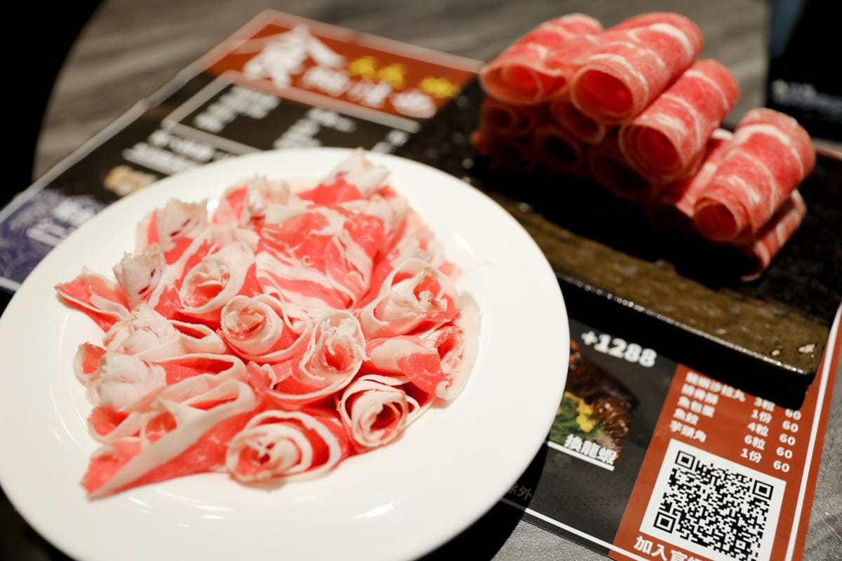 桃園食記｜食鍋性也 海鮮鍋物 青埔美食、親子友善餐廳、火鍋推薦！海鮮蛤蜊湯頭+199升級肉品吃到飽