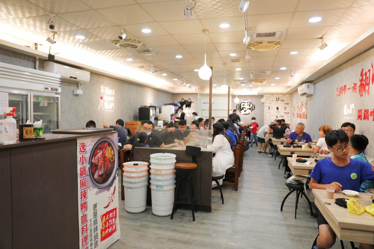 桃園食記｜逸小鍋 鍋の物（中壢健行店）自助吧麵食吃到飽、干貝豬肉片買一送一 學生最愛的平價鍋物，中壢後火車站美食推薦！