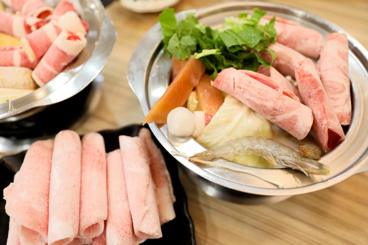 桃園食記｜逸小鍋 鍋の物（中壢健行店）自助吧麵食吃到飽、干貝豬肉片買一送一 學生最愛的平價鍋物，中壢後火車站美食推薦！