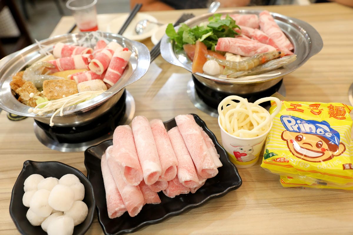 桃園食記｜逸小鍋 鍋の物（中壢健行店）自助吧麵食吃到飽、干貝豬肉片買一送一 學生最愛的平價鍋物，中壢後火車站美食推薦！