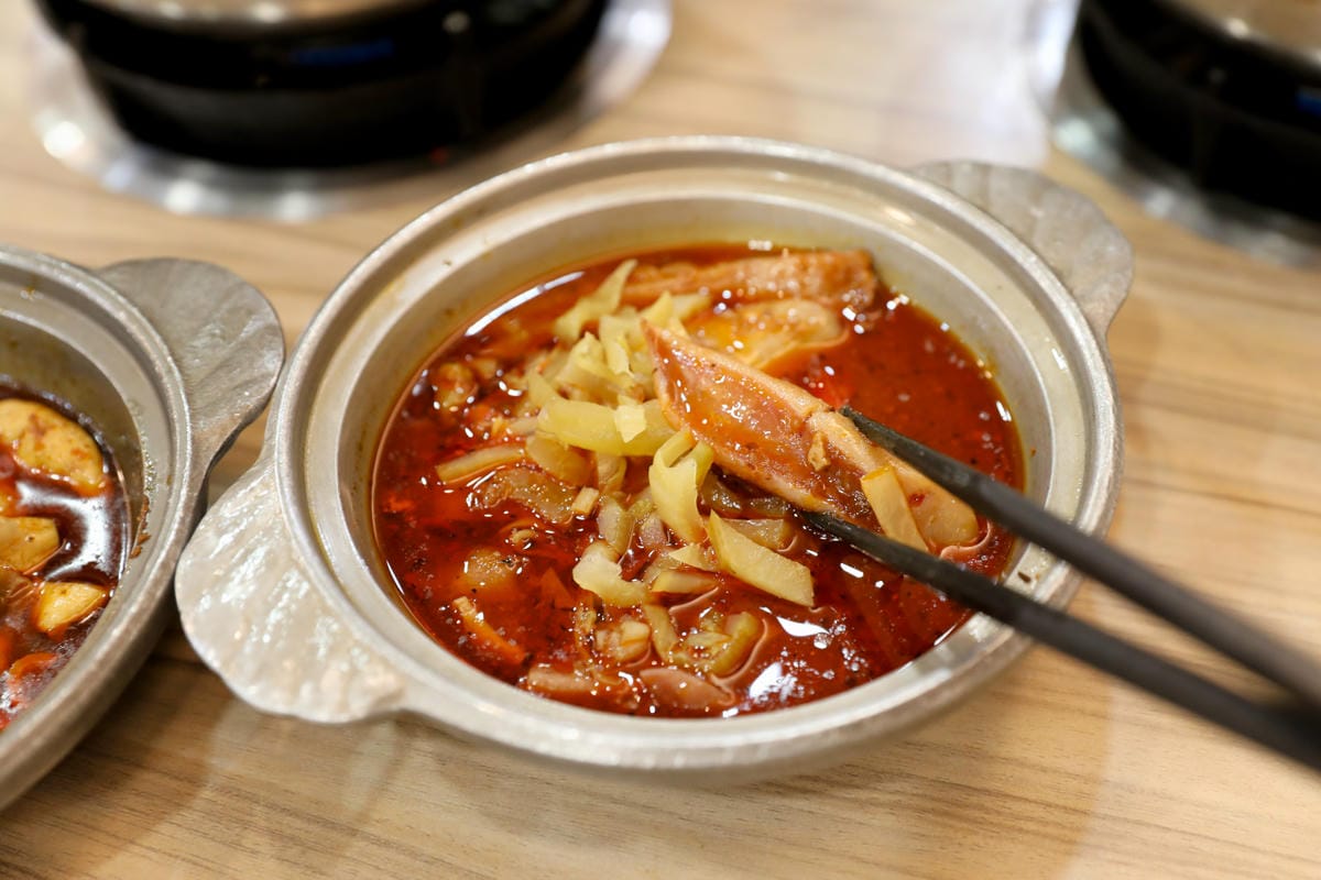 桃園食記｜逸小鍋 鍋の物（中壢健行店）自助吧麵食吃到飽、干貝豬肉片買一送一 學生最愛的平價鍋物，中壢後火車站美食推薦！