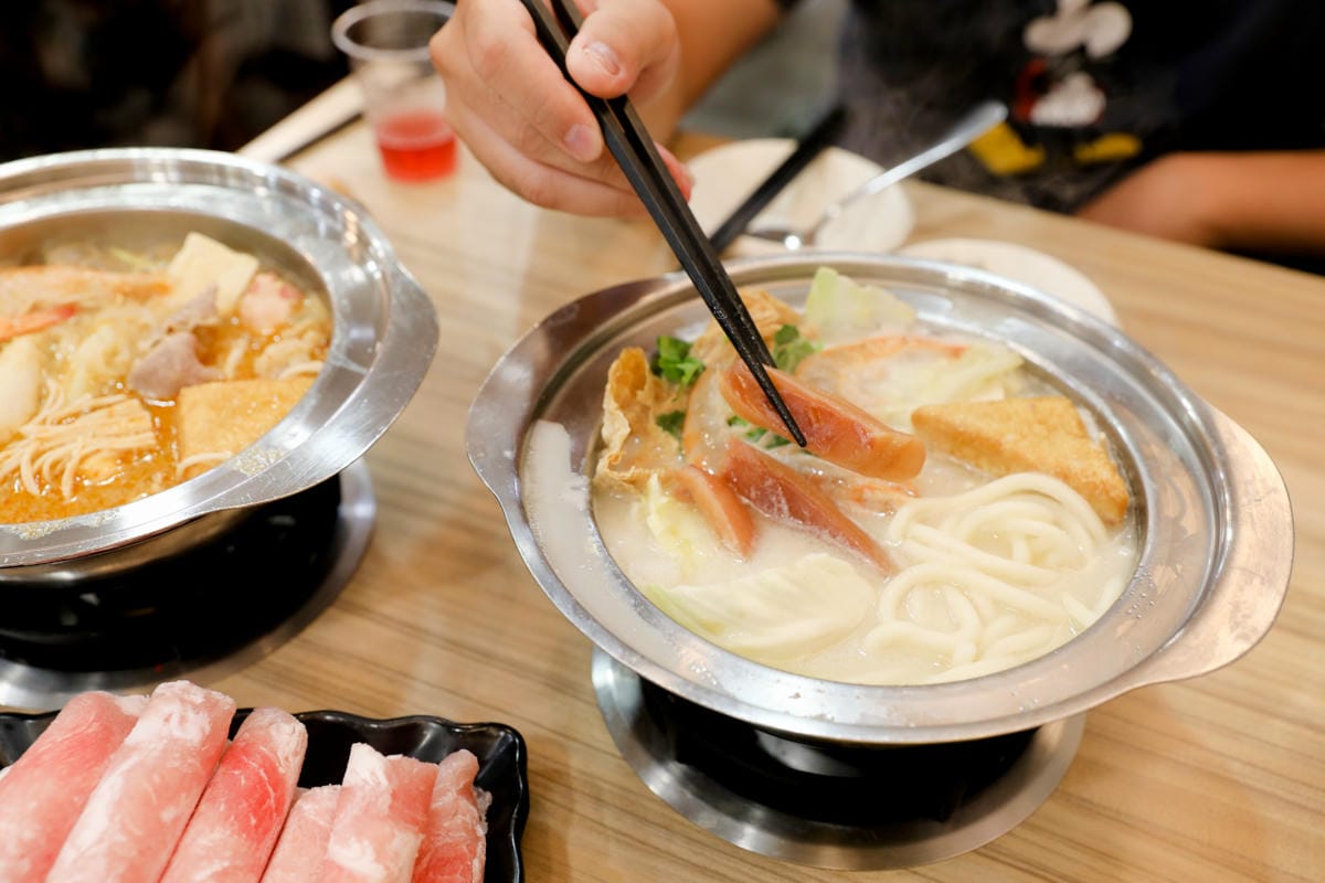 桃園食記｜逸小鍋 鍋の物（中壢健行店）自助吧麵食吃到飽、干貝豬肉片買一送一 學生最愛的平價鍋物，中壢後火車站美食推薦！