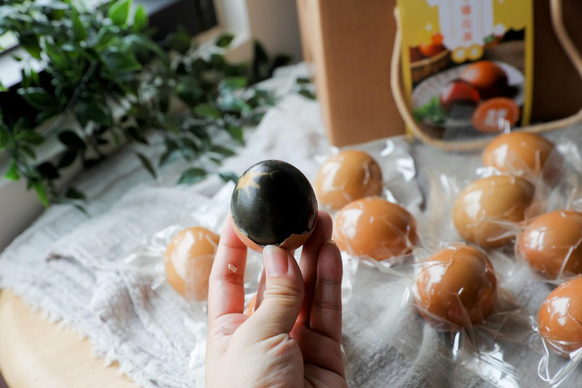 料理｜高優質不含鉛皮蛋 咱兜ㄟ養雞場-金Q雞皮蛋 紅殼機能雞皮蛋 夏日涼拌料理推薦！皮蛋豆腐、三色蛋