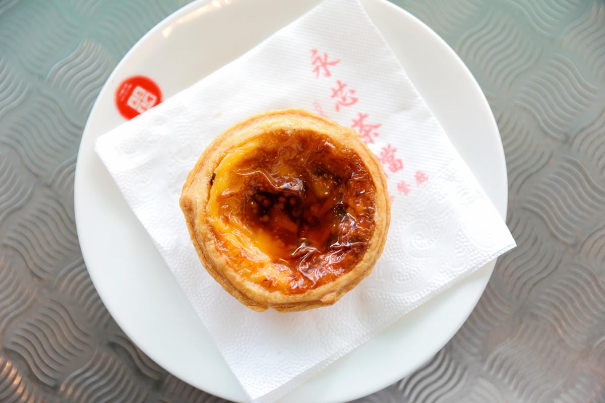 桃園食記｜中壢港式茶餐廳推薦！永芯茶檔 中壢超人氣排隊名店，好吃的公仔撈麵、豬扒包、冰火菠蘿油、咸檸七！