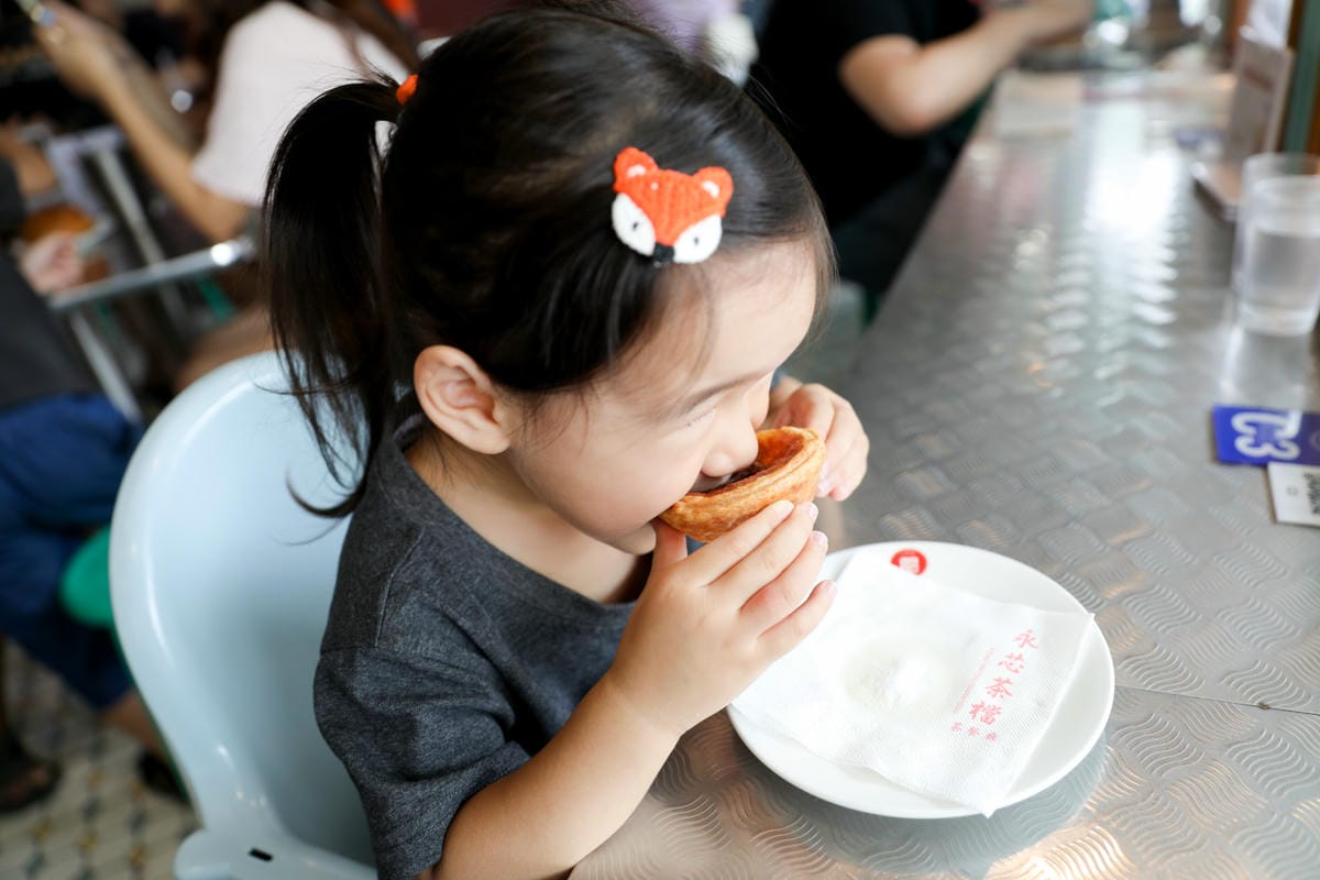 桃園食記｜中壢港式茶餐廳推薦！永芯茶檔 中壢超人氣排隊名店，好吃的公仔撈麵、豬扒包、冰火菠蘿油、咸檸七！