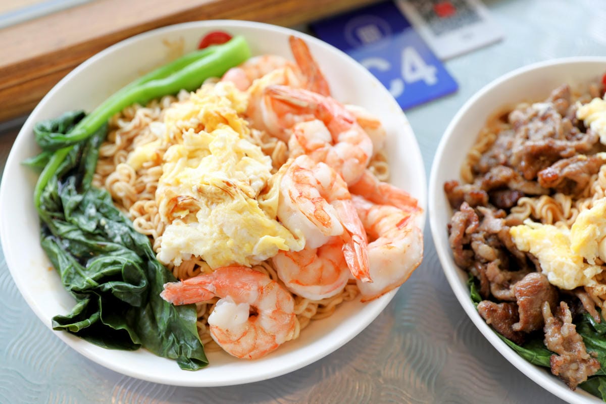 桃園食記｜中壢港式茶餐廳推薦！永芯茶檔 中壢超人氣排隊名店，好吃的公仔撈麵、豬扒包、冰火菠蘿油、咸檸七！