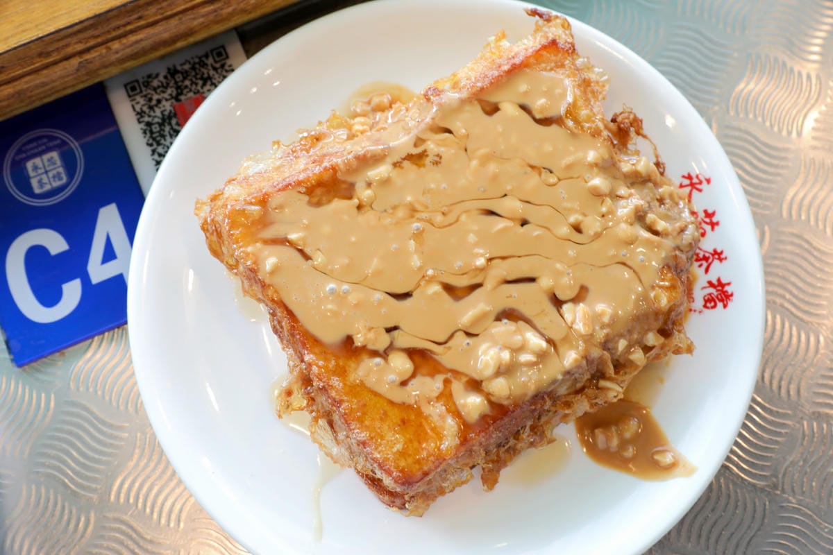 桃園食記｜中壢港式茶餐廳推薦！永芯茶檔 中壢超人氣排隊名店，好吃的公仔撈麵、豬扒包、冰火菠蘿油、咸檸七！