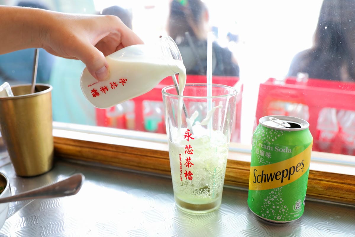 桃園食記｜中壢港式茶餐廳推薦！永芯茶檔 中壢超人氣排隊名店，好吃的公仔撈麵、豬扒包、冰火菠蘿油、咸檸七！