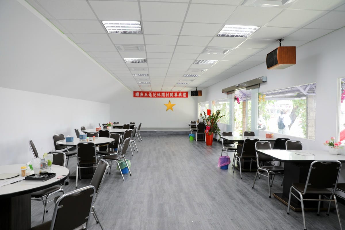 台南食記｜2023台南最新景點推薦！紫色水漾越南休閒村（原鱷魚王蓮花休閒村）道地越式料理 火鍋、烤肉，門票可兌換飲品或越南服飾租借