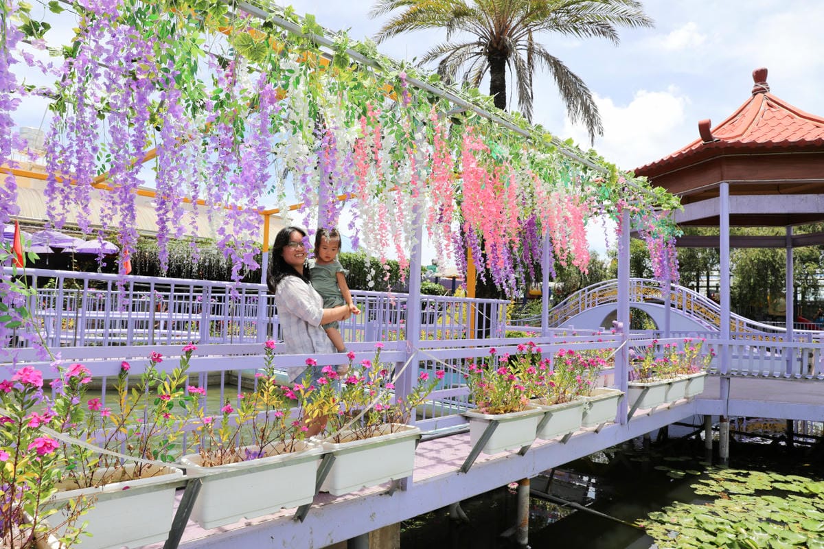 台南食記｜2023台南最新景點推薦！紫色水漾越南休閒村（原鱷魚王蓮花休閒村）道地越式料理 火鍋、烤肉，門票可兌換飲品或越南服飾租借