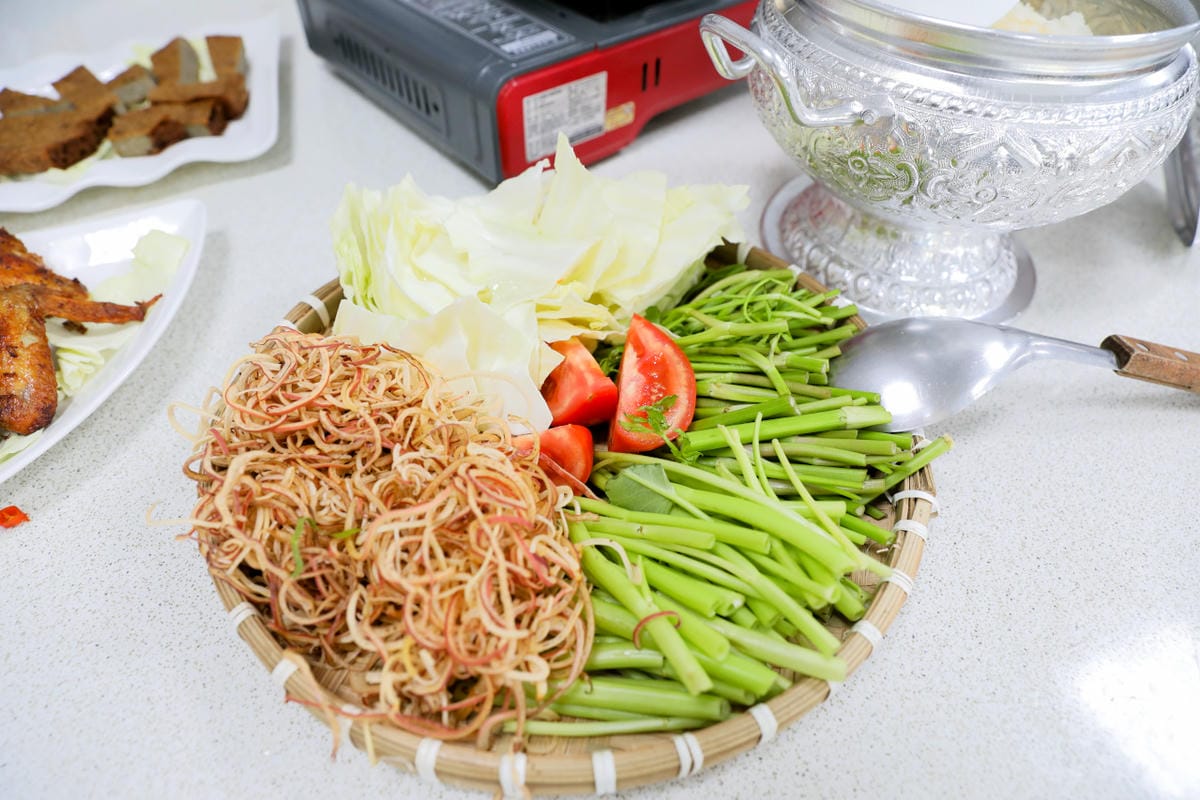 台南食記｜2023台南最新景點推薦！紫色水漾越南休閒村（原鱷魚王蓮花休閒村）道地越式料理 火鍋、烤肉，門票可兌換飲品或越南服飾租借