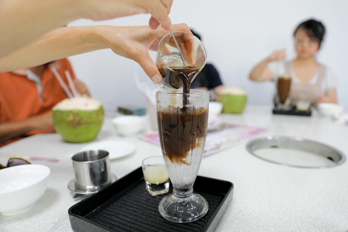 台南食記｜2023台南最新景點推薦！紫色水漾越南休閒村（原鱷魚王蓮花休閒村）道地越式料理 火鍋、烤肉，門票可兌換飲品或越南服飾租借