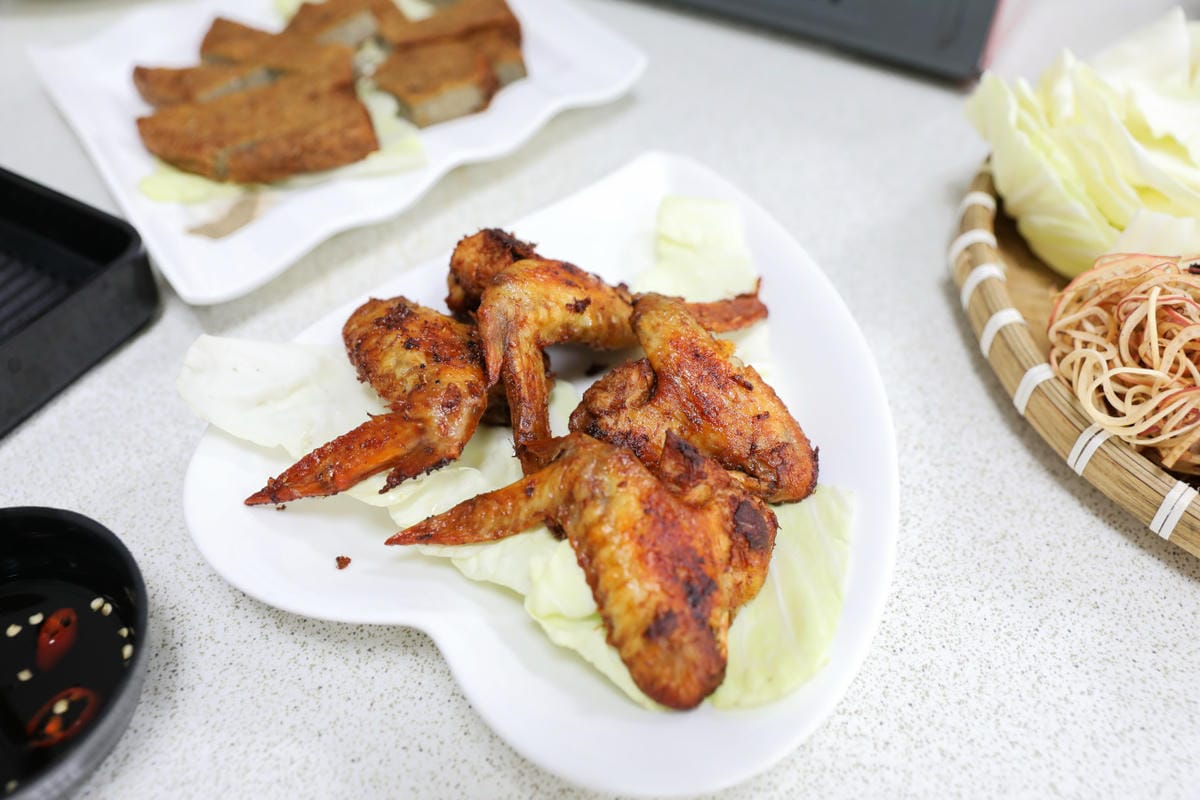 台南食記｜2023台南最新景點推薦！紫色水漾越南休閒村（原鱷魚王蓮花休閒村）道地越式料理 火鍋、烤肉，門票可兌換飲品或越南服飾租借