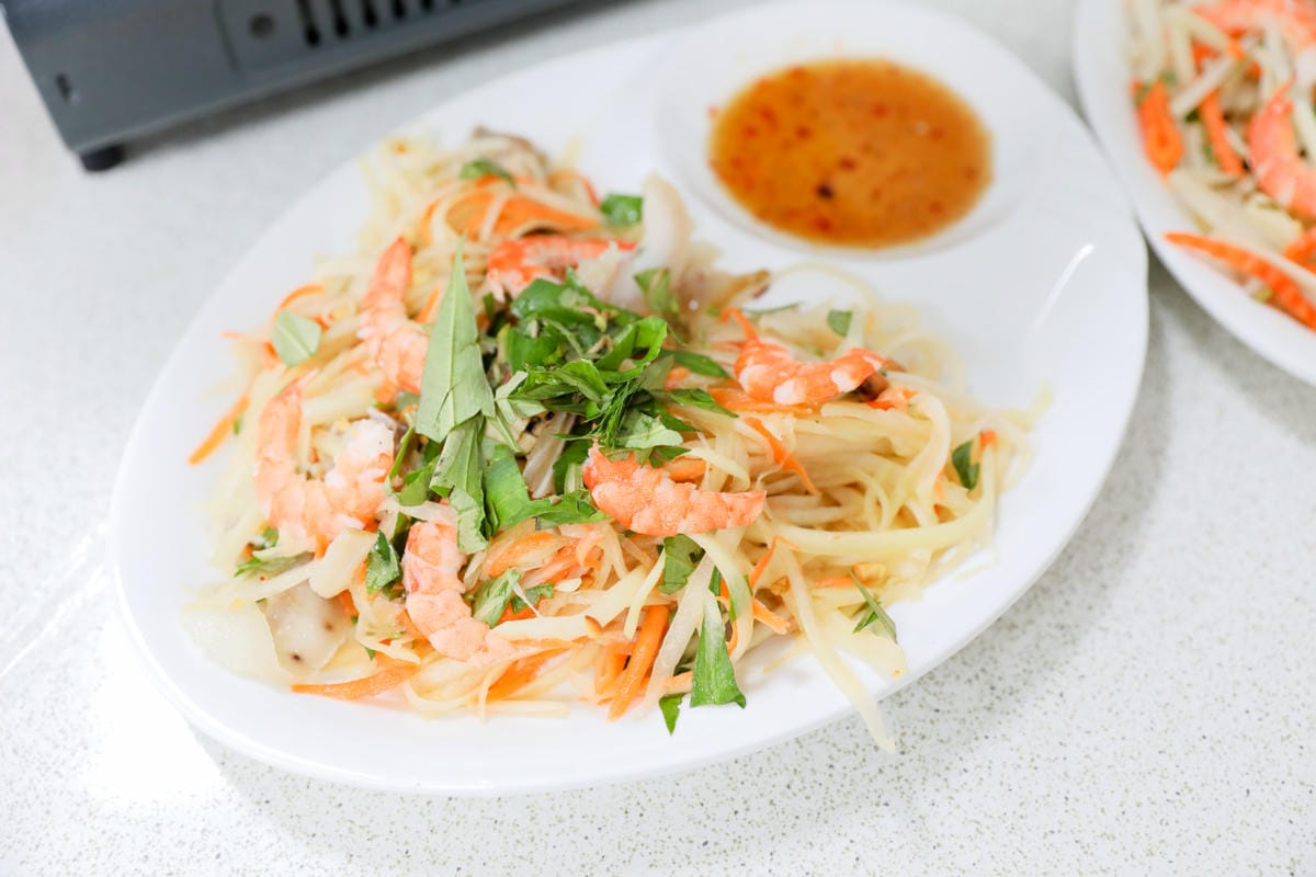 台南食記｜2023台南最新景點推薦！紫色水漾越南休閒村（原鱷魚王蓮花休閒村）道地越式料理 火鍋、烤肉，門票可兌換飲品或越南服飾租借