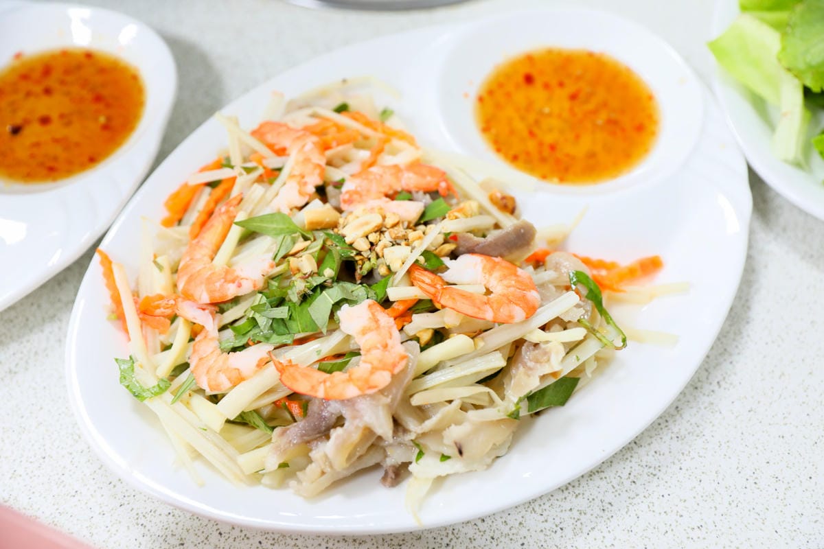 台南食記｜2023台南最新景點推薦！紫色水漾越南休閒村（原鱷魚王蓮花休閒村）道地越式料理 火鍋、烤肉，門票可兌換飲品或越南服飾租借