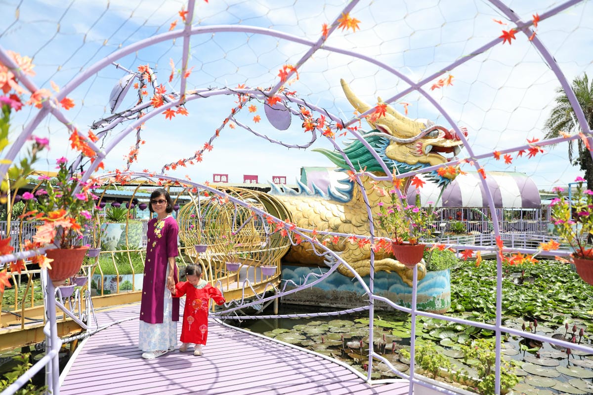 台南食記｜2023台南最新景點推薦！紫色水漾越南休閒村（原鱷魚王蓮花休閒村）道地越式料理 火鍋、烤肉，門票可兌換飲品或越南服飾租借