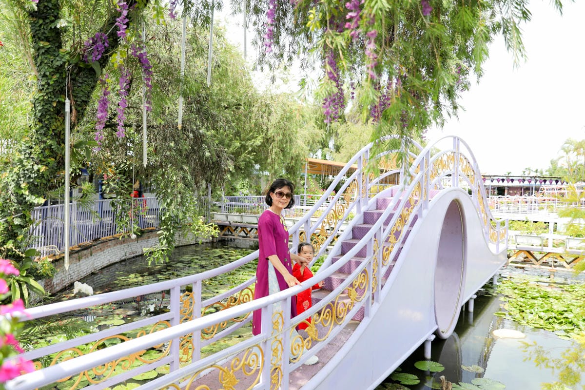 台南食記｜2023台南最新景點推薦！紫色水漾越南休閒村（原鱷魚王蓮花休閒村）道地越式料理 火鍋、烤肉，門票可兌換飲品或越南服飾租借