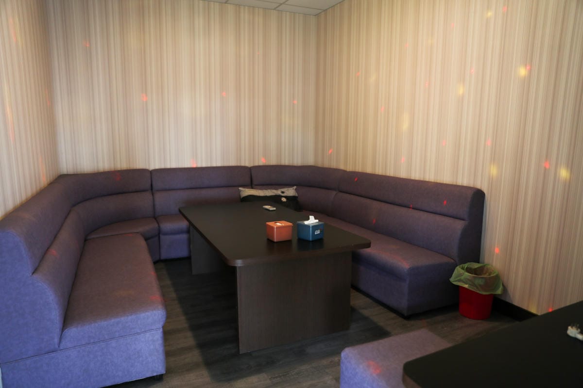 台南食記｜2023台南最新景點推薦！紫色水漾越南休閒村（原鱷魚王蓮花休閒村）道地越式料理 火鍋、烤肉，門票可兌換飲品或越南服飾租借