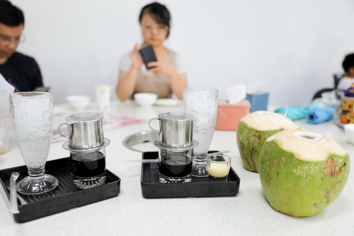 台南食記｜2023台南最新景點推薦！紫色水漾越南休閒村（原鱷魚王蓮花休閒村）道地越式料理 火鍋、烤肉，門票可兌換飲品或越南服飾租借