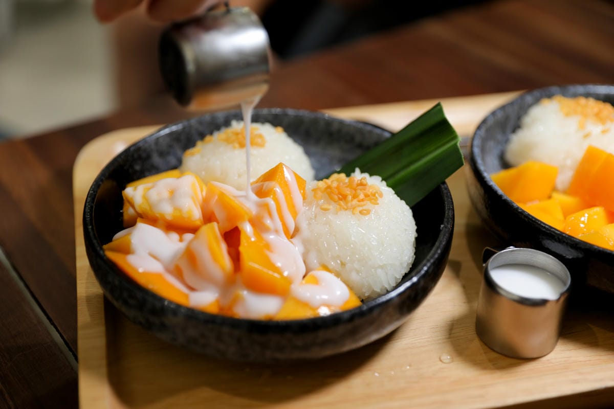 台中食記｜台中雪花冰推薦！老喬冰菓室 季節限定 芒果雪花冰、水蜜桃荔枝雪花冰、椰香榴槤雪花冰，還有超好吃限量芒果糯米飯！