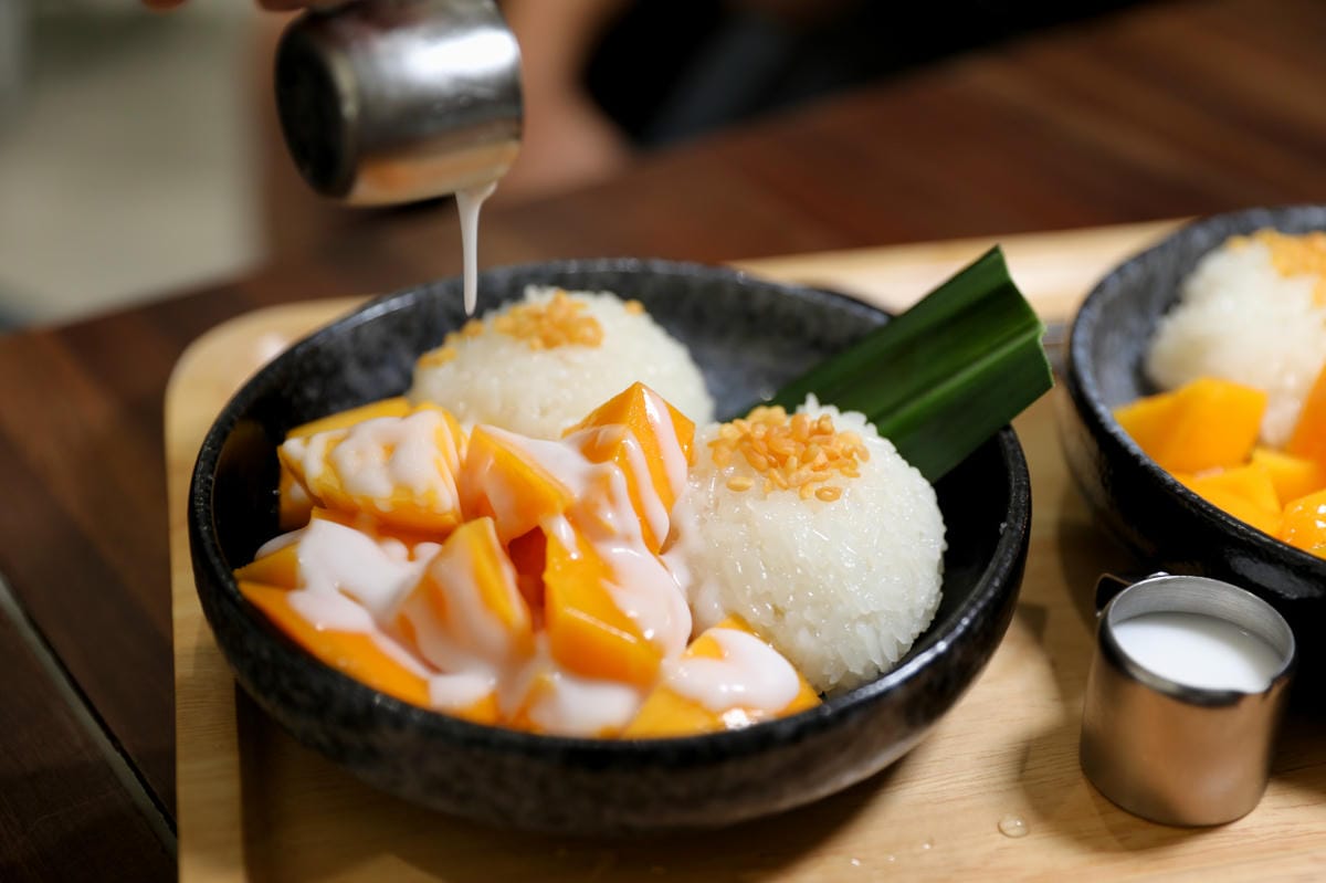 台中食記｜台中雪花冰推薦！老喬冰菓室 季節限定 芒果雪花冰、水蜜桃荔枝雪花冰、椰香榴槤雪花冰，還有超好吃限量芒果糯米飯！