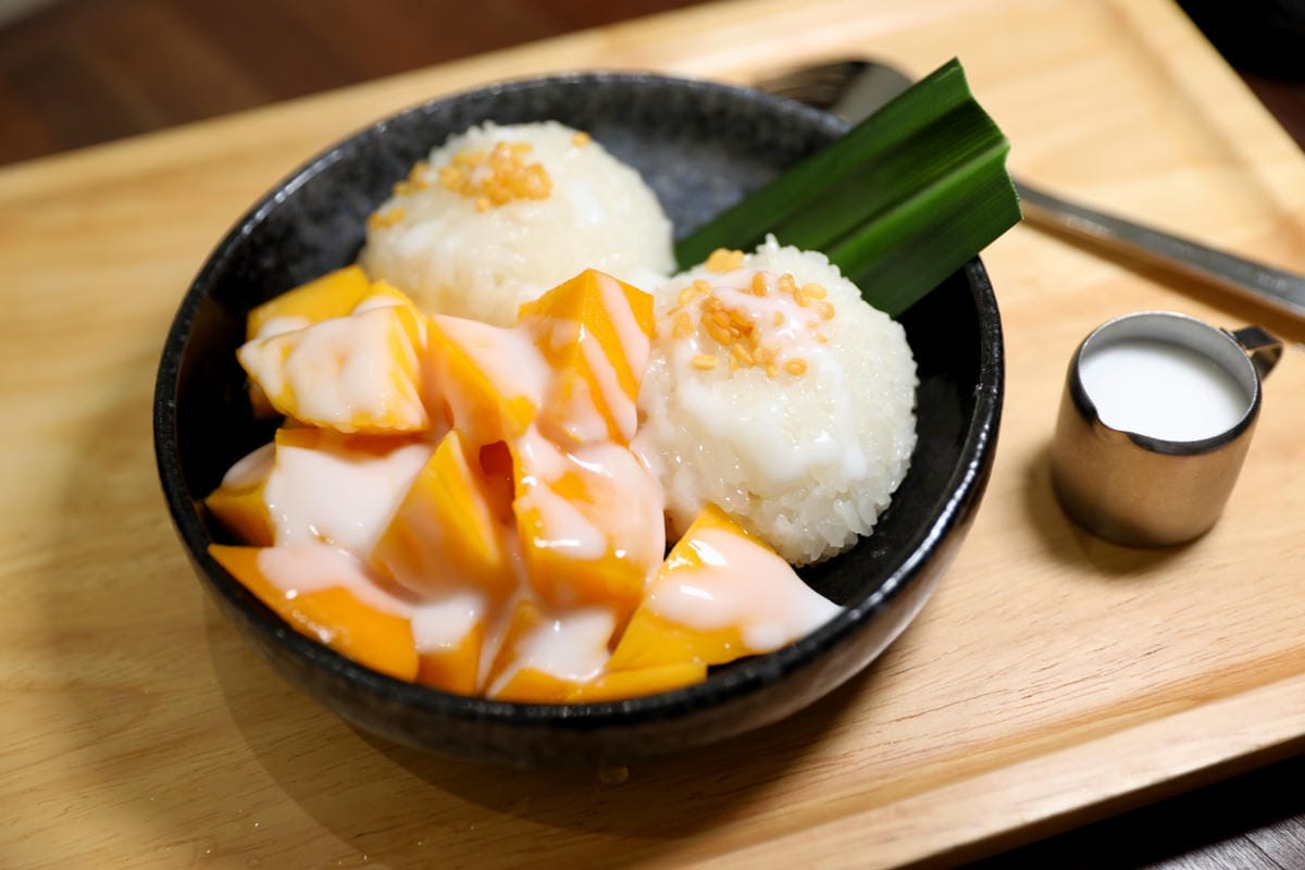 台中食記｜台中雪花冰推薦！老喬冰菓室 季節限定 芒果雪花冰、水蜜桃荔枝雪花冰、椰香榴槤雪花冰，還有超好吃限量芒果糯米飯！