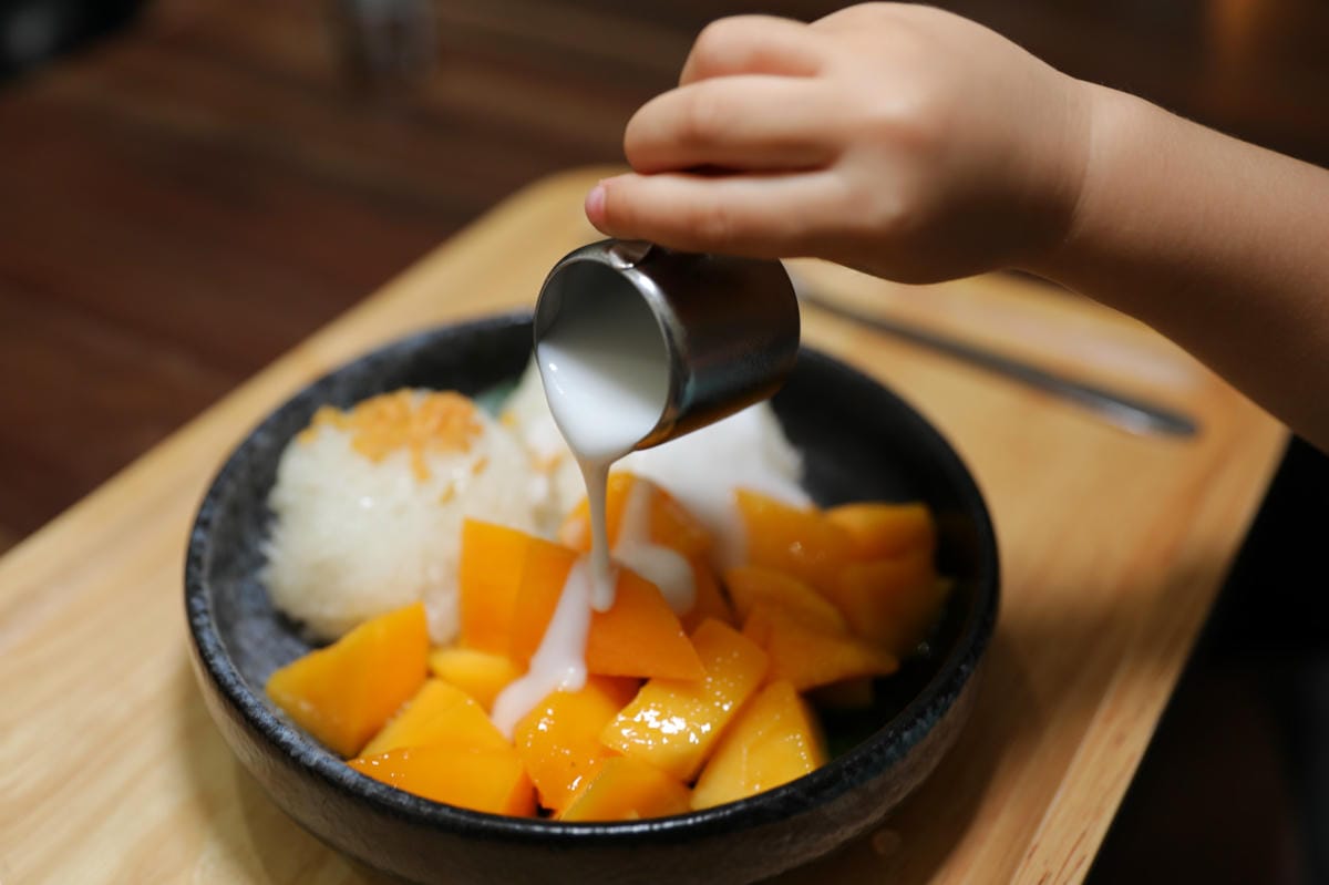 台中食記｜台中雪花冰推薦！老喬冰菓室 季節限定 芒果雪花冰、水蜜桃荔枝雪花冰、椰香榴槤雪花冰，還有超好吃限量芒果糯米飯！
