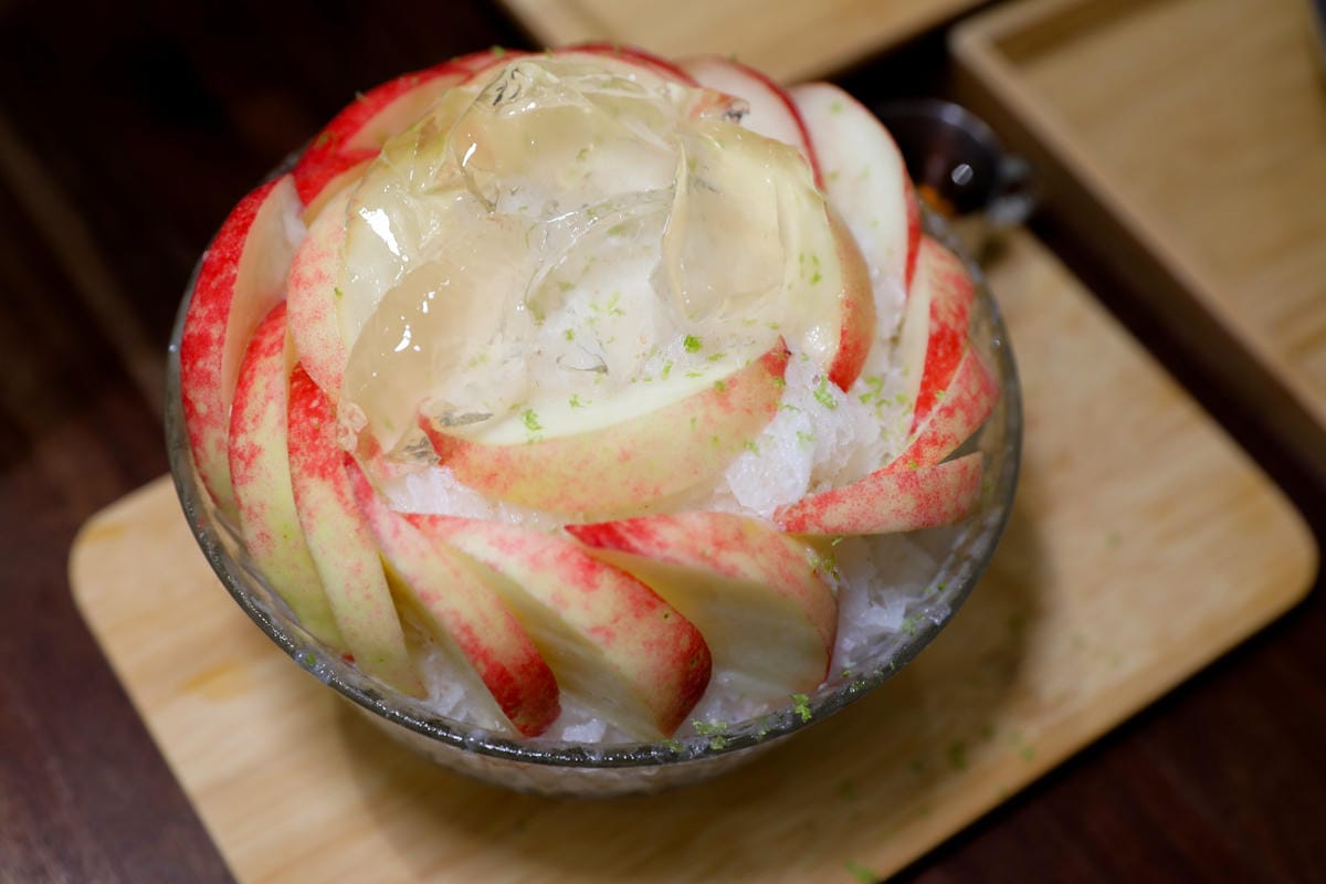 台中食記｜台中雪花冰推薦！老喬冰菓室 季節限定 芒果雪花冰、水蜜桃荔枝雪花冰、椰香榴槤雪花冰，還有超好吃限量芒果糯米飯！