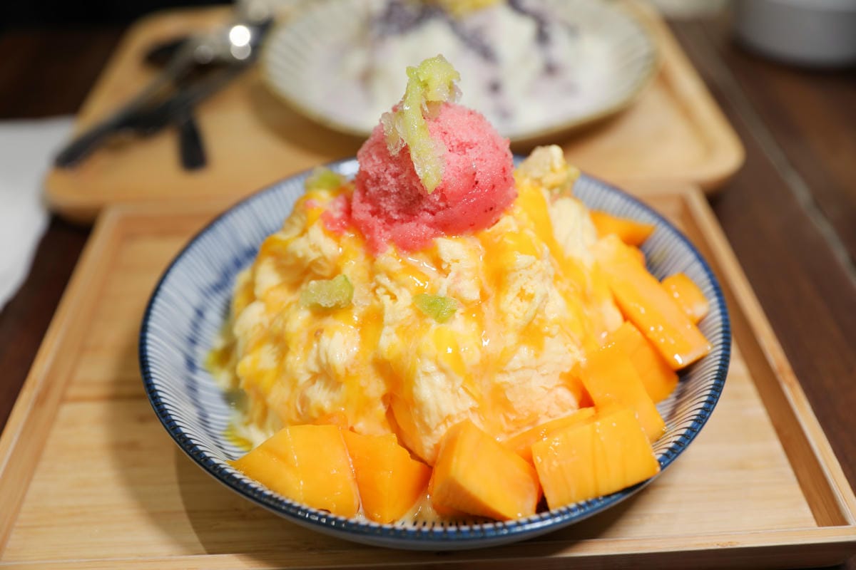 台中食記｜台中雪花冰推薦！老喬冰菓室 季節限定 芒果雪花冰、水蜜桃荔枝雪花冰、椰香榴槤雪花冰，還有超好吃限量芒果糯米飯！