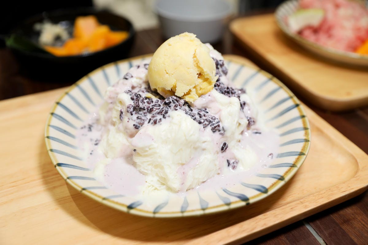 台中食記｜台中雪花冰推薦！老喬冰菓室 季節限定 芒果雪花冰、水蜜桃荔枝雪花冰、椰香榴槤雪花冰，還有超好吃限量芒果糯米飯！