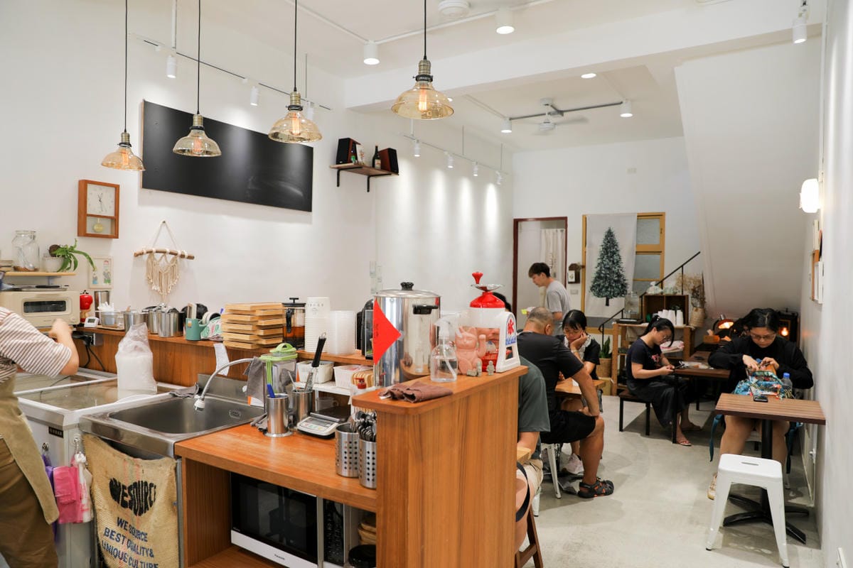 台中食記｜台中雪花冰推薦！老喬冰菓室 季節限定 芒果雪花冰、水蜜桃荔枝雪花冰、椰香榴槤雪花冰，還有超好吃限量芒果糯米飯！