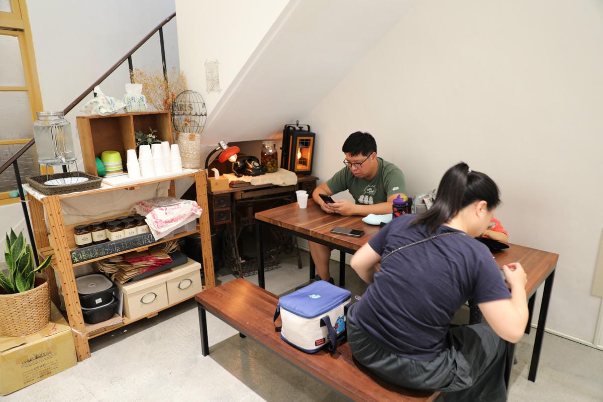 台中食記｜台中雪花冰推薦！老喬冰菓室 季節限定 芒果雪花冰、水蜜桃荔枝雪花冰、椰香榴槤雪花冰，還有超好吃限量芒果糯米飯！