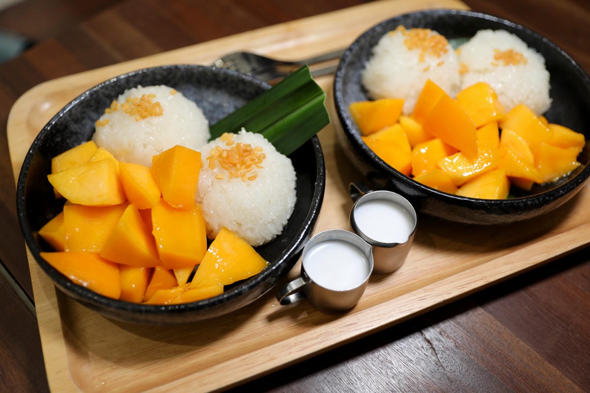 台中食記｜台中雪花冰推薦！老喬冰菓室 季節限定 芒果雪花冰、水蜜桃荔枝雪花冰、椰香榴槤雪花冰，還有超好吃限量芒果糯米飯！