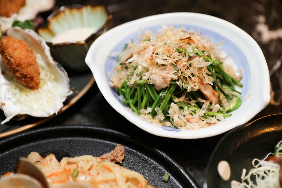 台北食記｜台北松山區美食居酒屋推薦！一号基地（慶城店）清酒、生啤無限暢飲，南京復興站慶城美食推薦！