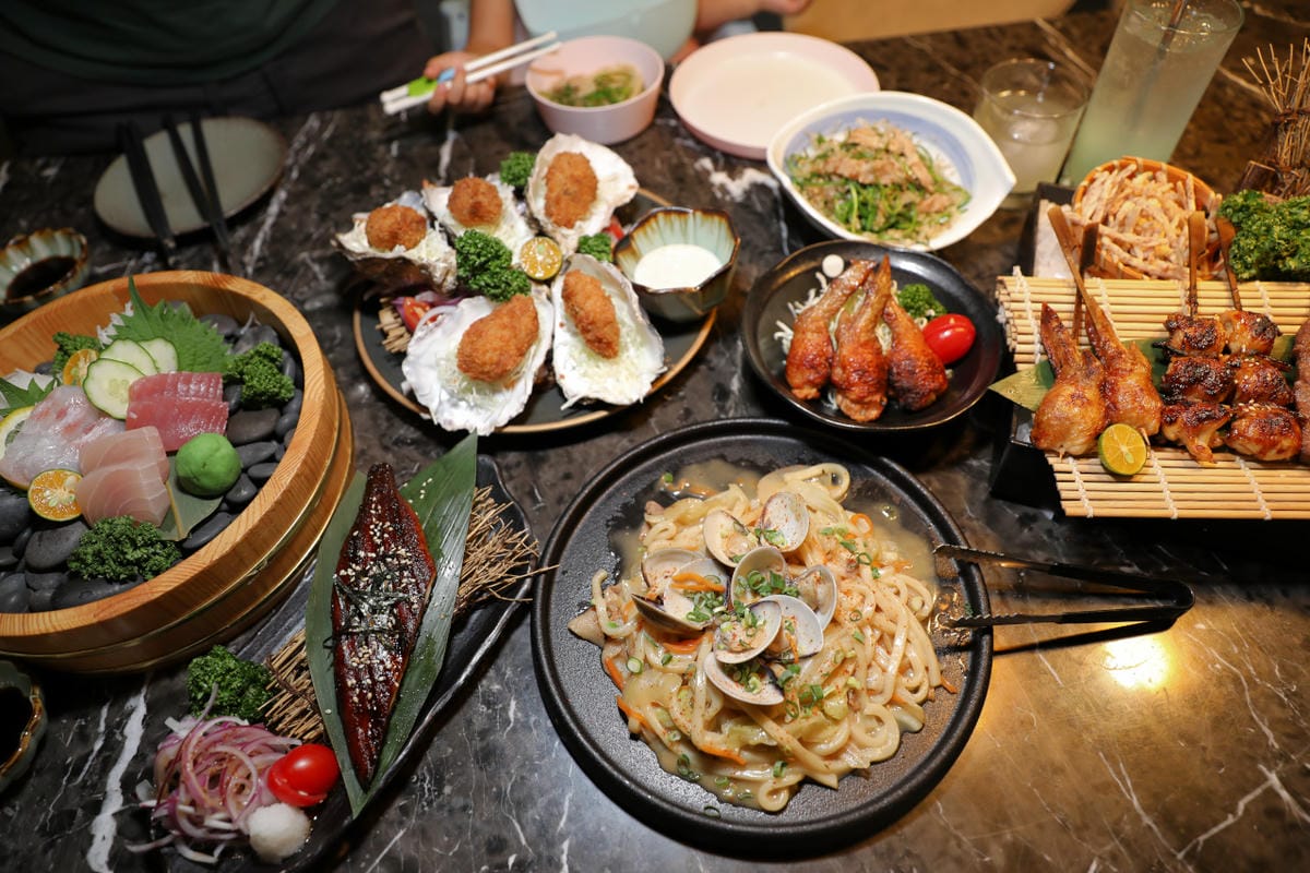 台北食記｜台北松山區美食居酒屋推薦！一号基地（慶城店）清酒、生啤無限暢飲，南京復興站慶城美食推薦！